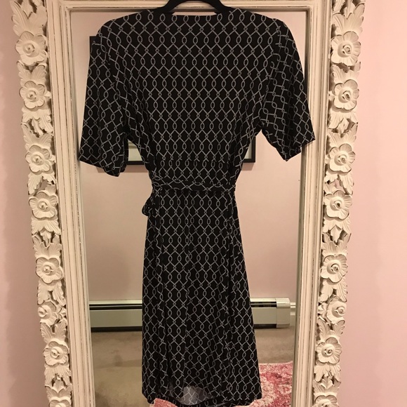 Motherhood maternity wrap dress - Picture 6 of 6